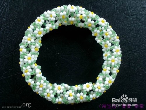 米珠串的小花手镯