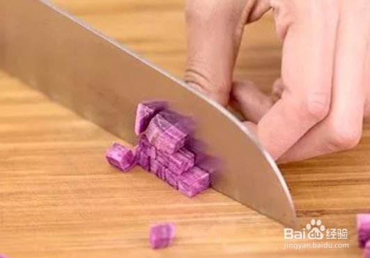 12个月宝宝补维生素辅食---西米紫薯粽子