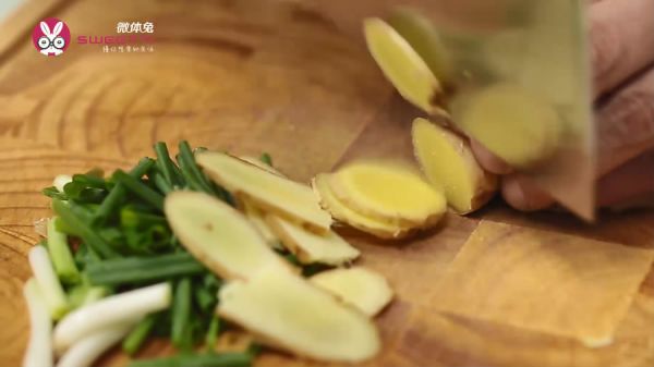 让人上瘾的番茄酸汤锅，料再多都不会浪费！