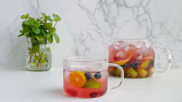 雪碧青桔蔓越莓饮