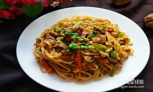 久碗渔粉加盟店的炒河粉做法