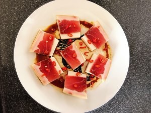 火腿蒸豆腐的做法