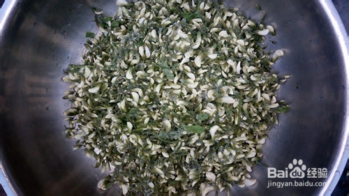 农村的风味小菜：[2]蒸槐花