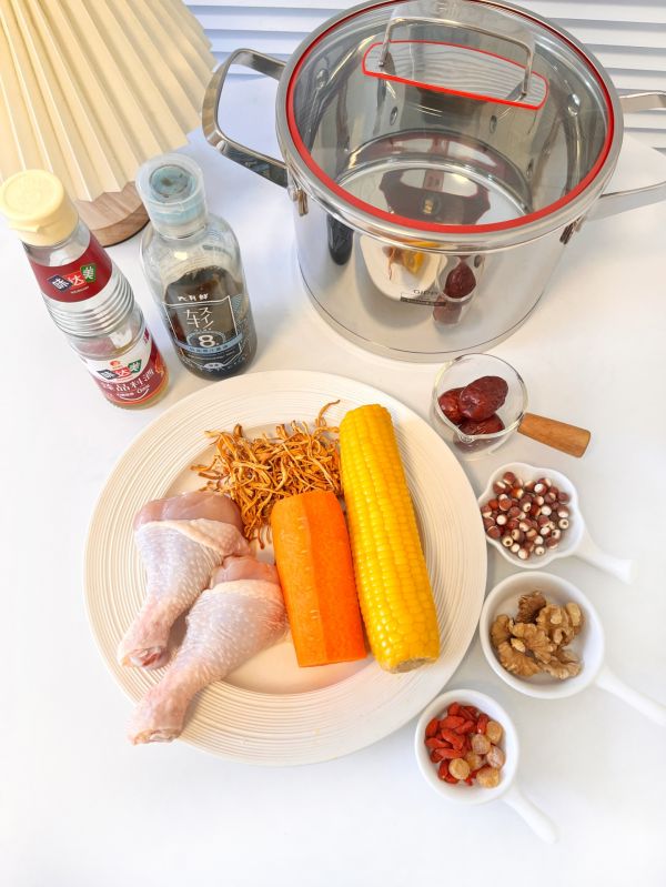 虫草鸡腿玉米汤