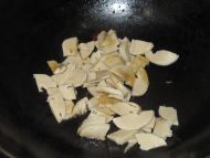 韭菜炒面筋的做法