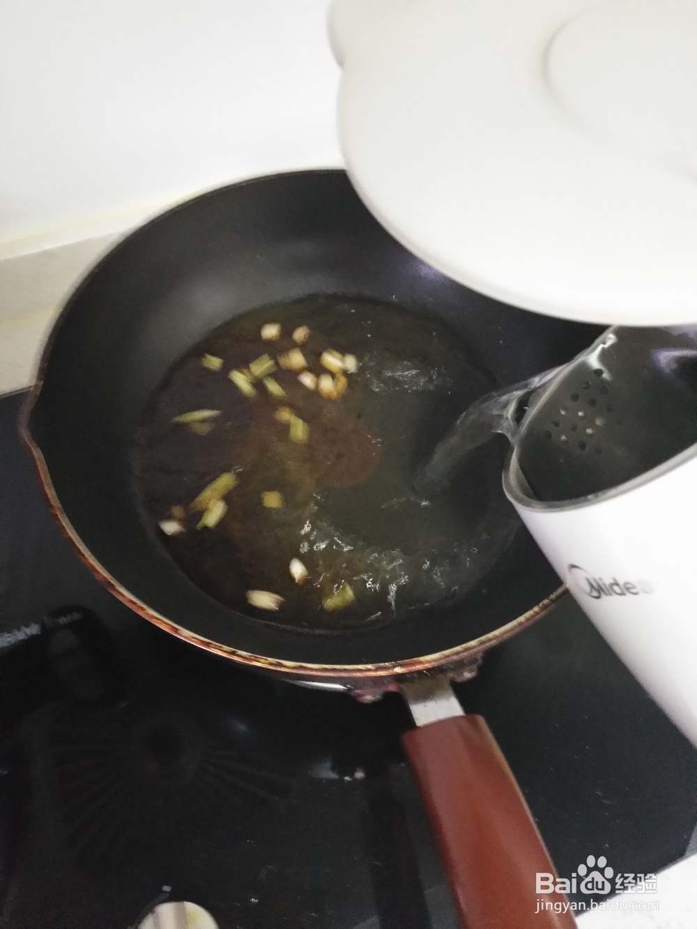 用鸡蛋挂面做热汤面