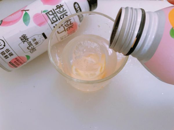 柠檬桃桃西柚气泡饮