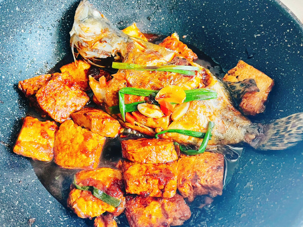 外婆乡桂鱼红炖柴火豆腐