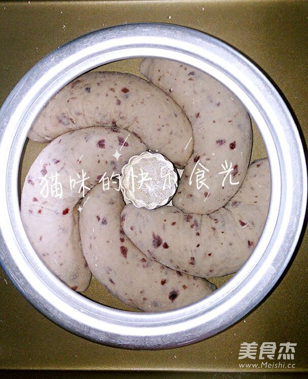 蔓越莓花环面包