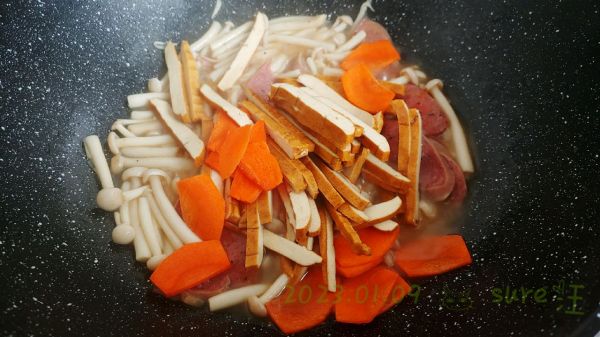 尖椒香干蘑菇肉