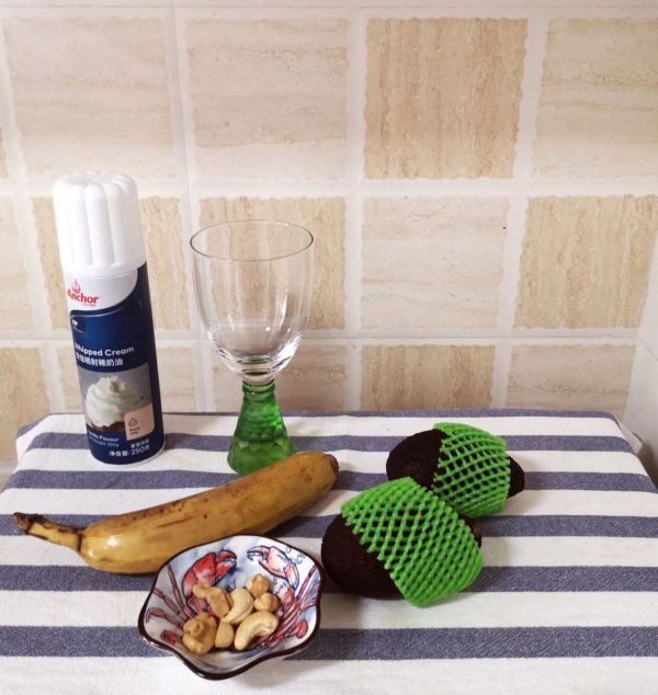 鳄梨香蕉奶油奶昔