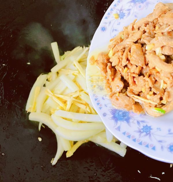 冬笋肉丝炒白菜