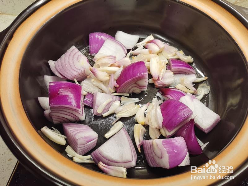 砂锅三杯生蚝焗鸡的做法