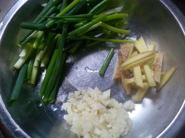 妈妈做的咸菜干炒猪心好吃极了！