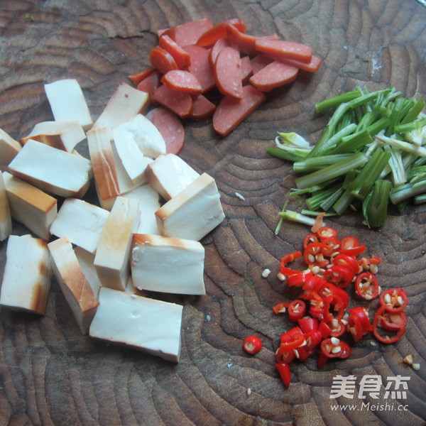 香干芹菜烧烤肠