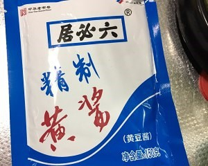 圖中是黃醬,我用六必居的,買不到也可以用其它品牌