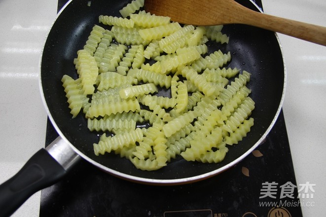 街边畅销的小零食——狼牙土豆
