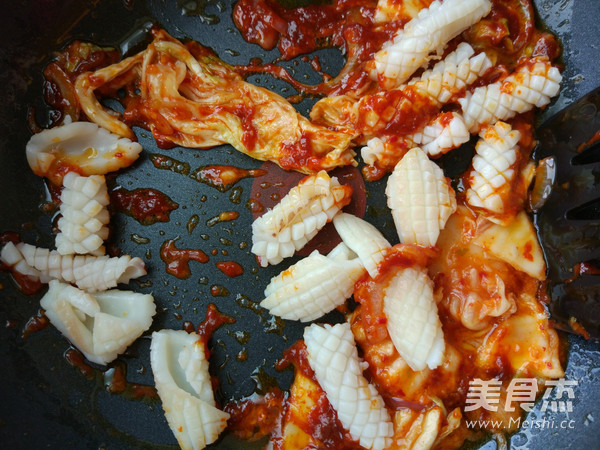 辣白菜炒鱿鱼花