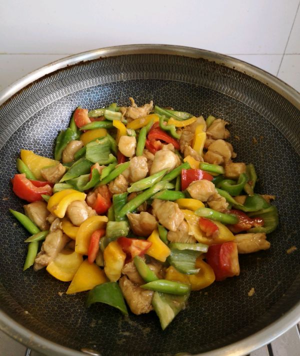 蚝油芦笋辣子鸡丁