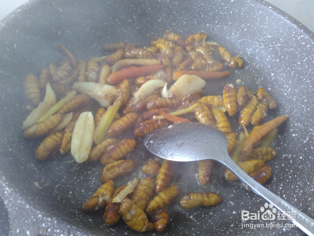 怎么做美味的香爆蚕蛹