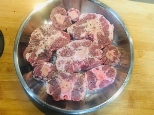 红酒炖牛尾配土豆泥