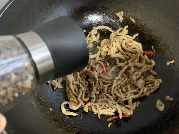 黑椒干煸肉丝芹菜