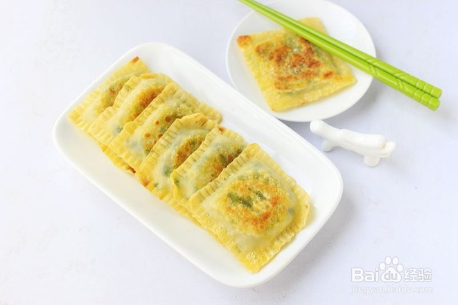 馄饨皮版韭菜盒子步骤