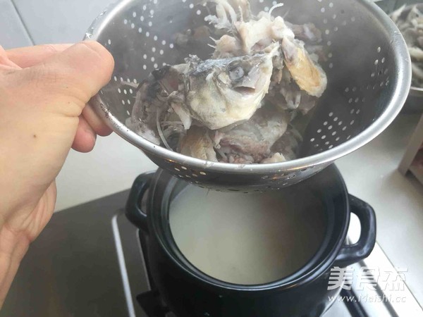 鲫鱼豆腐菌类汤