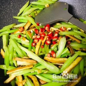 教你怎么做好吃的超简单芹菜炒香干