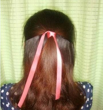 美发达人教你用发带打造4款甜美发型(二)