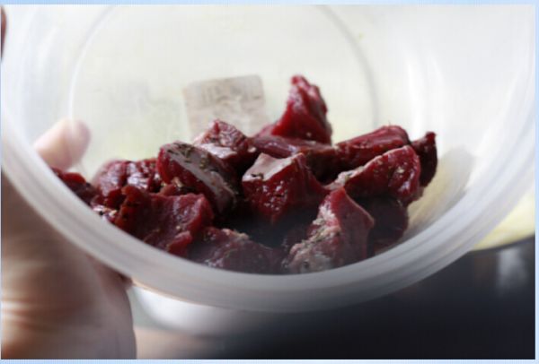 红酒洋葱胡萝卜炖牛肉