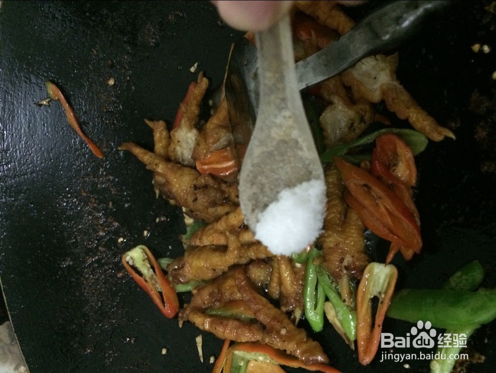 鸡爪炒辣椒怎么炒更有味