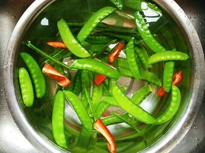 如何做核桃荷兰豆炒虾仁