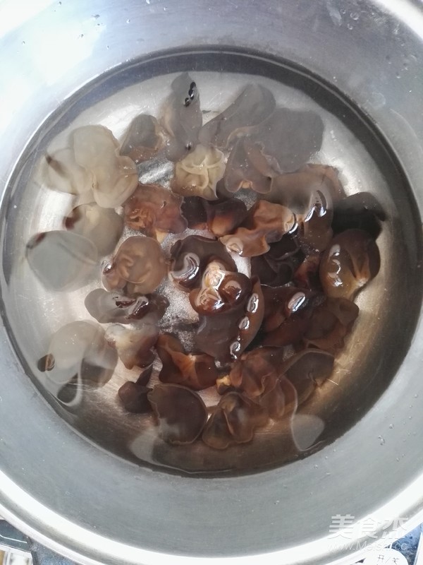 黑木耳洋葱炒五花肉