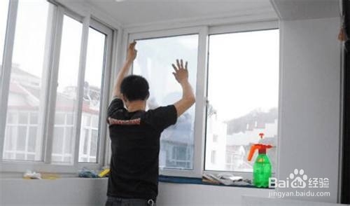 玻璃门磨砂贴纸怎么贴