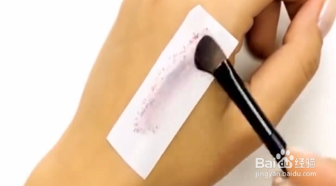 如何让妆容更加精致？