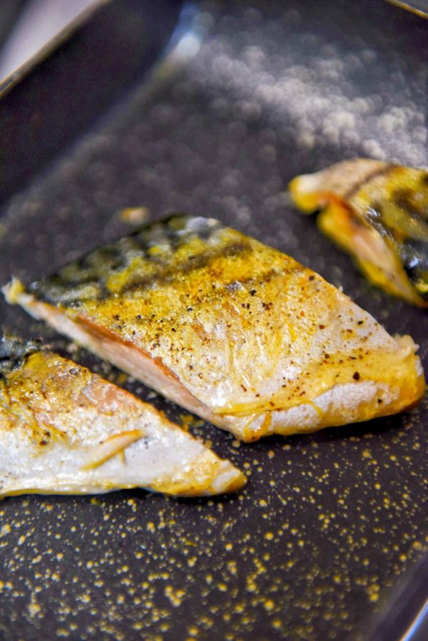 青花鱼牛油果三明治