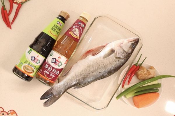 孔雀开屏清蒸鲈鱼