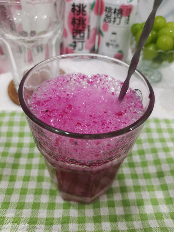 青提桃桃养乐多