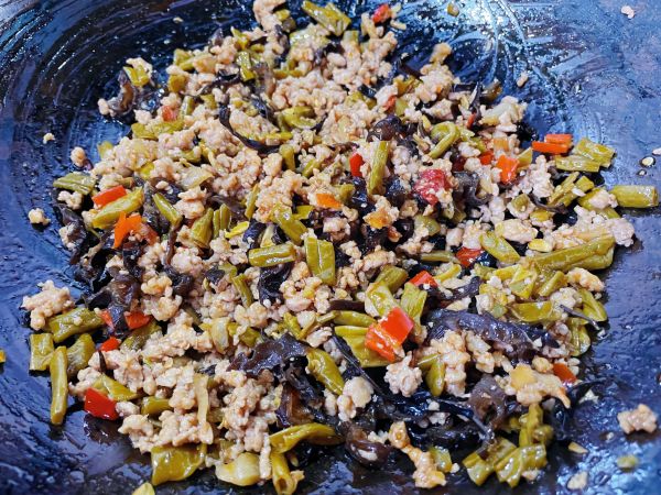 酸豆角肉末米粉