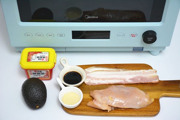 牛油果培根鸡肉卷