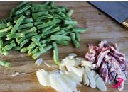 一般家里中午最常吃美为主食豆角焖面