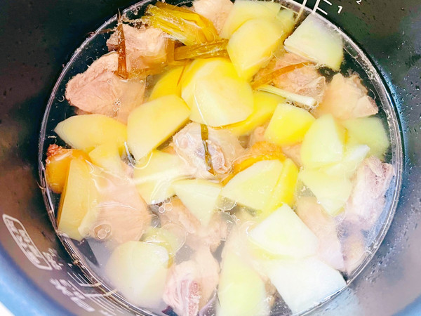 秋日肉排蕃茄红汤