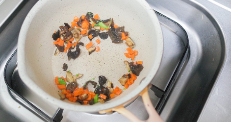 三文鱼炒饭的做法