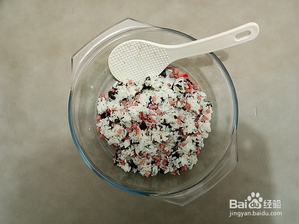 如何制作海苔火腿饭团