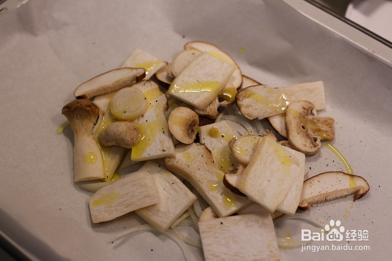 家常做法的纸包菌菇烤三文鱼