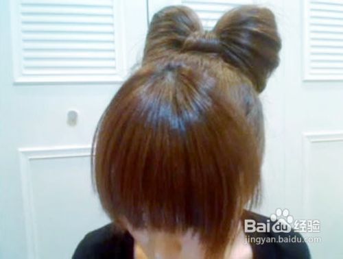 怎么盘出蝴蝶结发型