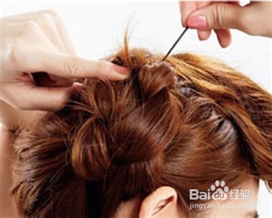 4个STEPS教你搞定 清纯萝莉发型教程