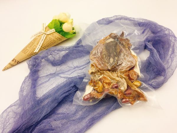 姬松茸茶树菇墨鱼汤