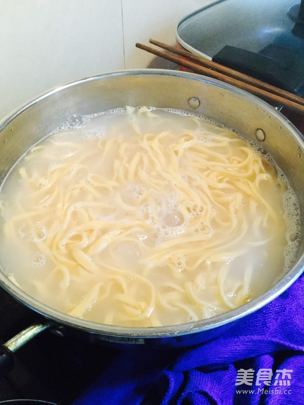 胡萝卜香菜炒面